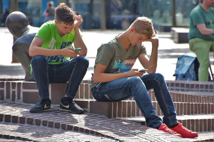 Zastrašujuće otkriće: Svaka godina ranije s mobitelom – veći rizik za suicidalne misli!